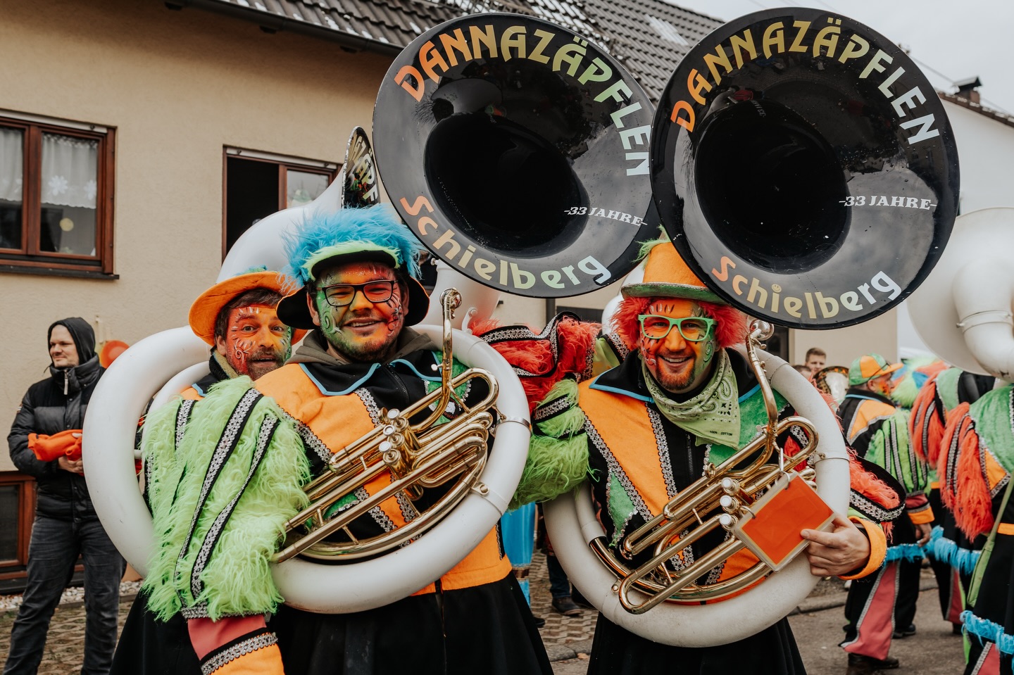 Fasetsonntag 2026 🥳Eine Woche liegt unser Umzug am Fasetsonntag schon zurück. Es war mal wieder legendär. Vielen Dank an alle Besucher, Mitwirkenden, Helfern und Unterstützer die diesen Umzug möglich gemacht haben. Wir freuen uns schon auf nächstes Jahr 🥳Vielen Dank an @sophierek_fotografie für die tollen Bilder. #faset #fasching #karneval #fasetsonntag #fasetumzug